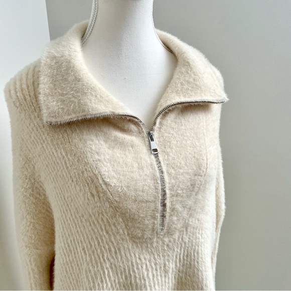 Abercrombie and Fitch Quarter Zip Funnel Neck Eyelash Fuzzy Sweater Cream Size S - Picture 2 of 8